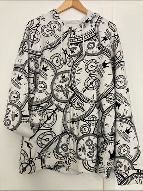 Men’s black & White Graphic Clock-Print hoodie
One of a kind